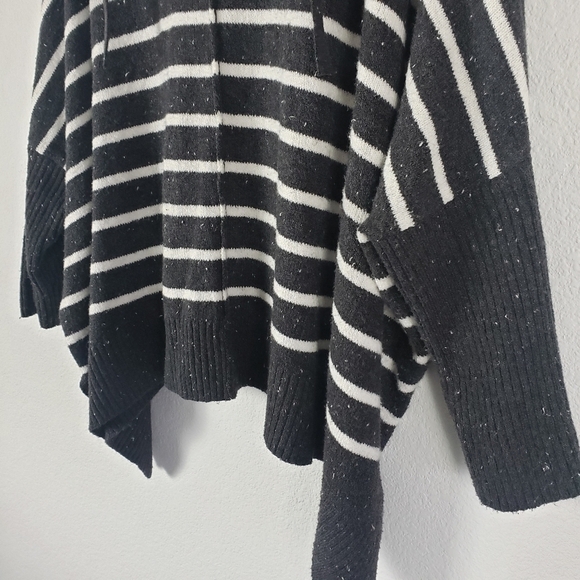 Loft knit striped gray and white hooded sweater - Picture 5 of 8